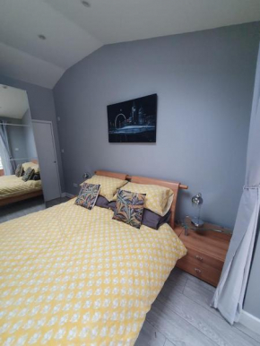 Lovely double room with en-suite bathroom